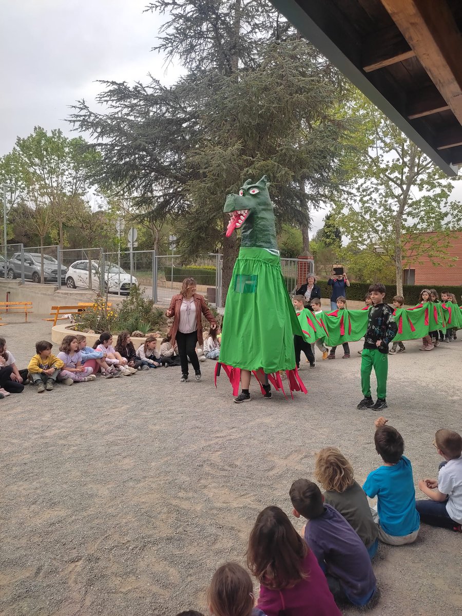 Festa de Sant Jordi al #Ferraniclua de #valldoreix ha estat un plaer i un molt divertit ajudar-vos a fer ballar el drac