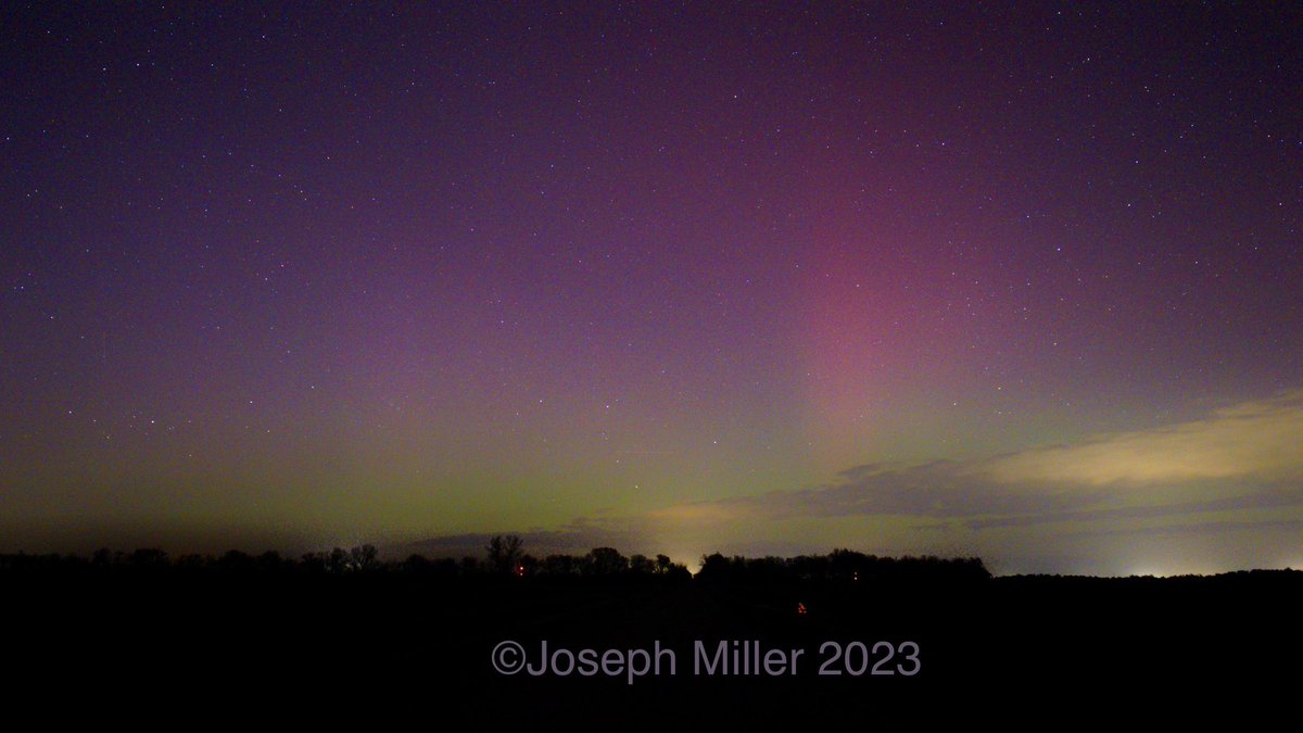 macho_diamond's tweet photo. Frustrating aurora chase in Kansas last night. I was driving west to clear clouds as fast as I could when the substorm peaked (first shot), and things had quieted way down by the time I found a cloud-free spot. 

Still the best aurora show of my life so far🤞🏻
#kswx @NWSWichita https://t.co/pJeKmbZ2Qh