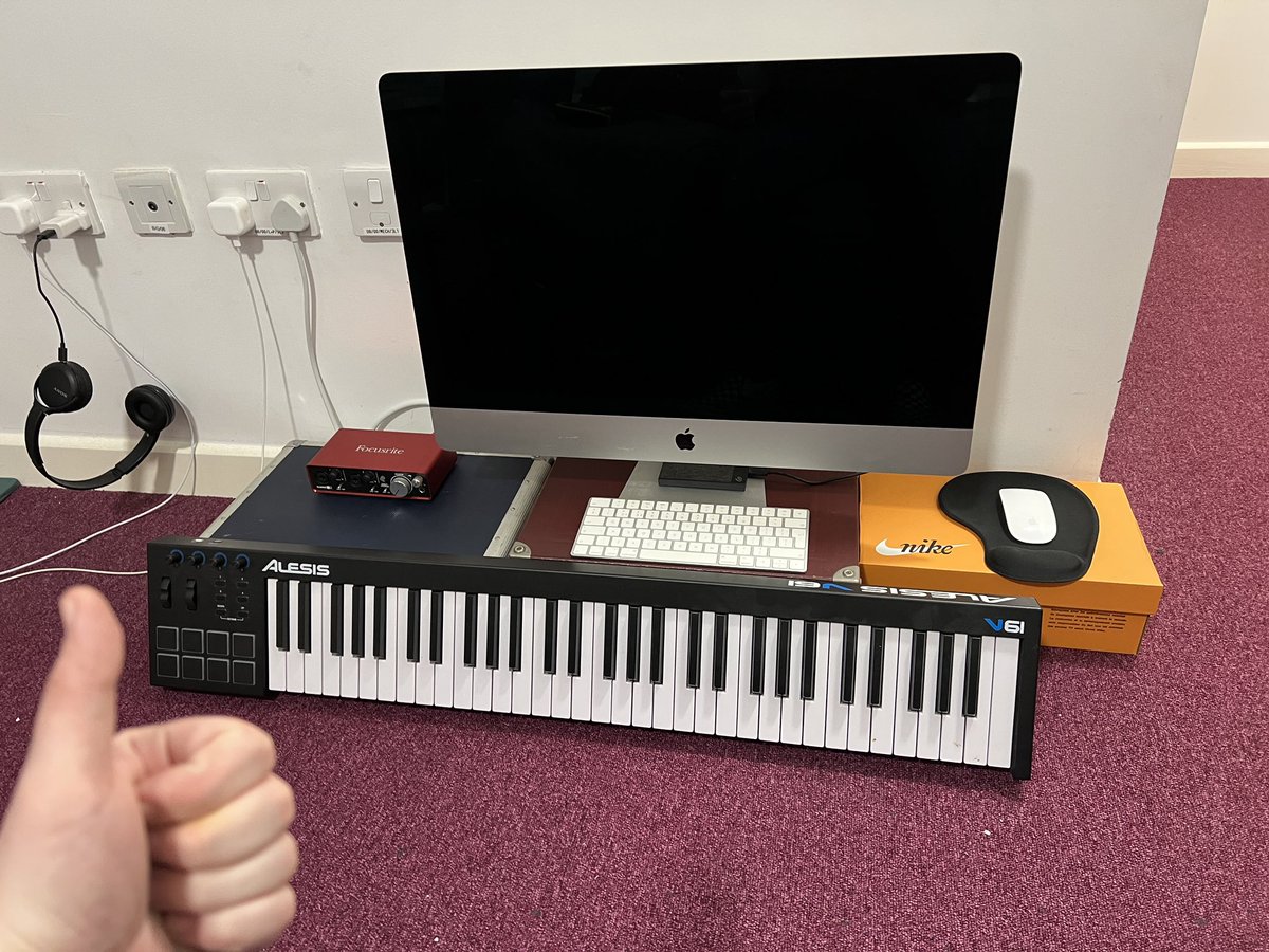 ForbiHavet's tweet photo. #RateMySetup Hostel Edition 🥲 https://t.co/gmBcvU7qQ8