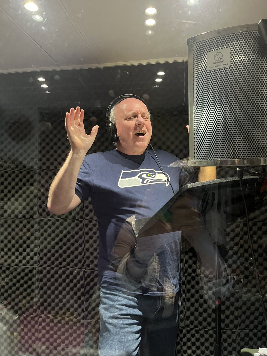 OperaVolante's tweet photo. Recording session today with our Eonwe for War of Wrath… Philip Lloyd-Evans. He seemed to be enjoying himself… possibly too much! #tolkien #opera #eonwe #operasingers #silmarillion #thesilmarillion #warofwrath #LordOfTheRings #thehobbit https://t.co/LKdAlfYZaD