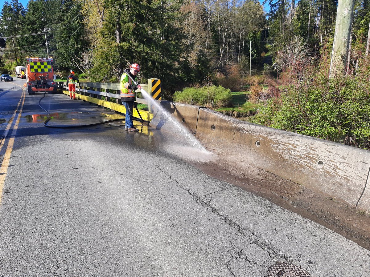 EmconSouthVI's tweet photo. Area 1's #BridgeCrew are on Cowichan Bay Rd and Tzouhalem Rd bridge washing.ย Bridge washing is completed annually after every winter season.
Please slow down in the cone zone.
#DuncanBC @TranBCVanIsle https://t.co/buOKCuU5bi