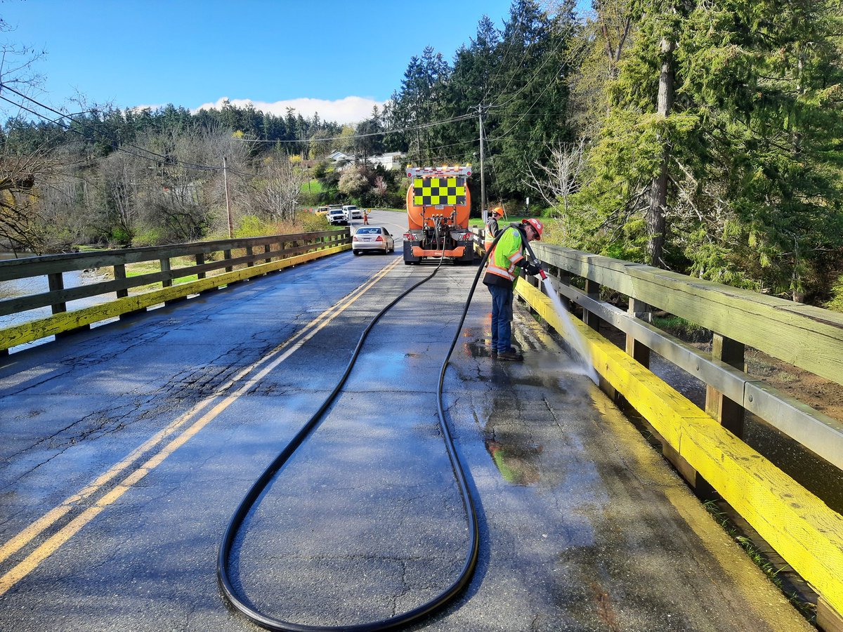 EmconSouthVI's tweet photo. Area 1's #BridgeCrew are on Cowichan Bay Rd and Tzouhalem Rd bridge washing.ย Bridge washing is completed annually after every winter season.
Please slow down in the cone zone.
#DuncanBC @TranBCVanIsle https://t.co/buOKCuU5bi