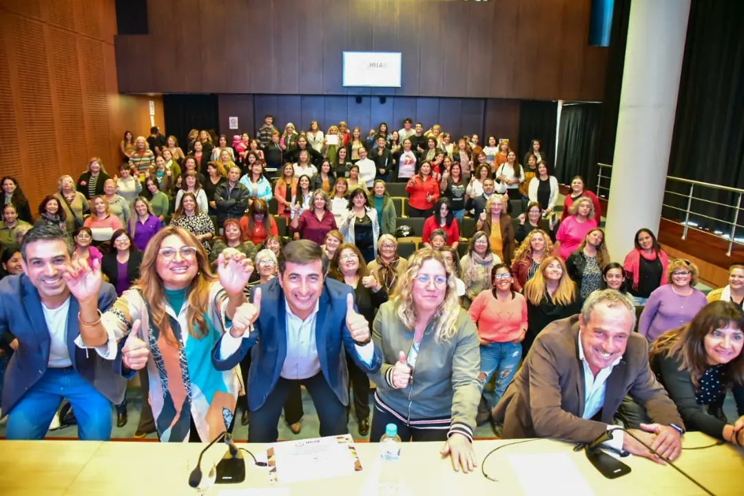 LuciogonzalezSL's tweet photo. Con el objetivo de seguir acompañando el emprendedurismo en la provincia, desde el Ministerio de Desarrollo Humano, se lleva adelante el ciclo de formación para emprendedores sociales, en el cual estuve presente en representación del Ministro @fabianaballay. https://t.co/uq8MvmS7iA