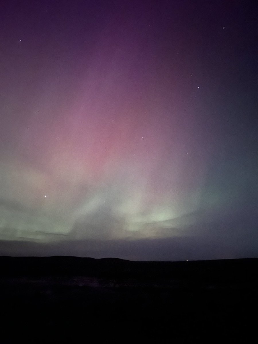 bkennt's tweet photo. cool views i didn’t even know you could see in wyoming: the northern lights https://t.co/EDnC4wud3C