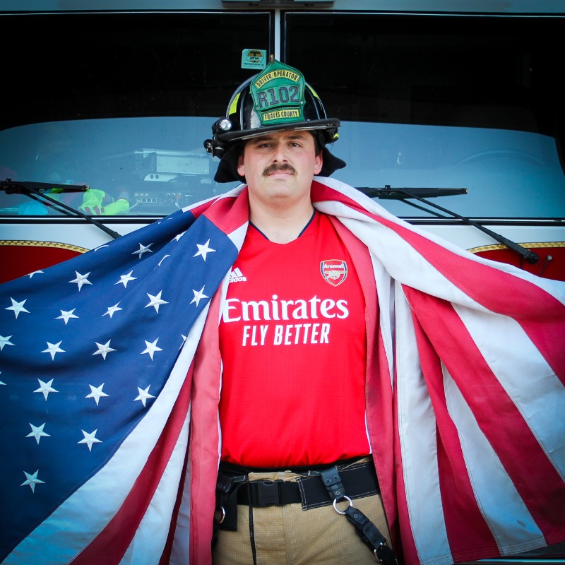 PLinUSA's tweet photo. The #PL title race is heating up 🔥

Meet @ManCityUS fan @JRCarty and @OfficialAFC_US fan @ZachG08063584, two firefighters who balance fighting fires with enduring the long, competitive PL season.

#PLFansofAmerica