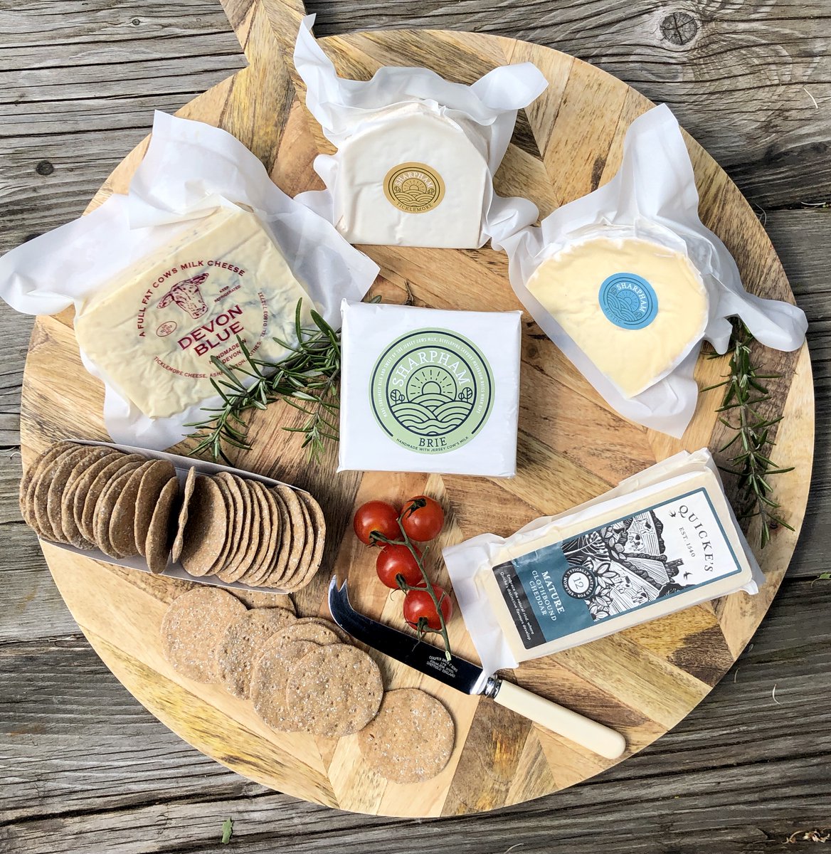 Cheese &amp; Crackers - one of life's simple pleasures in our opinion.

Photo: @sharphamcheese

#SimplePleasures