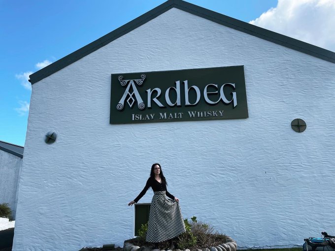 The best way to celebrate ❤️ https://t.co/ze0wewQL0O<a href="/tag/christmasispagan"class="tags"><span>#christmasispagan</span></a>