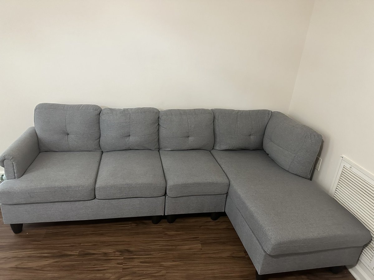 🚨Couch for Sale🚨 Throw a price! DM if interested. Need GONE by MAY. 27th
*bought brand new from Wayfair, I’ve owned for less than a year*
#nola #xula #du #uno