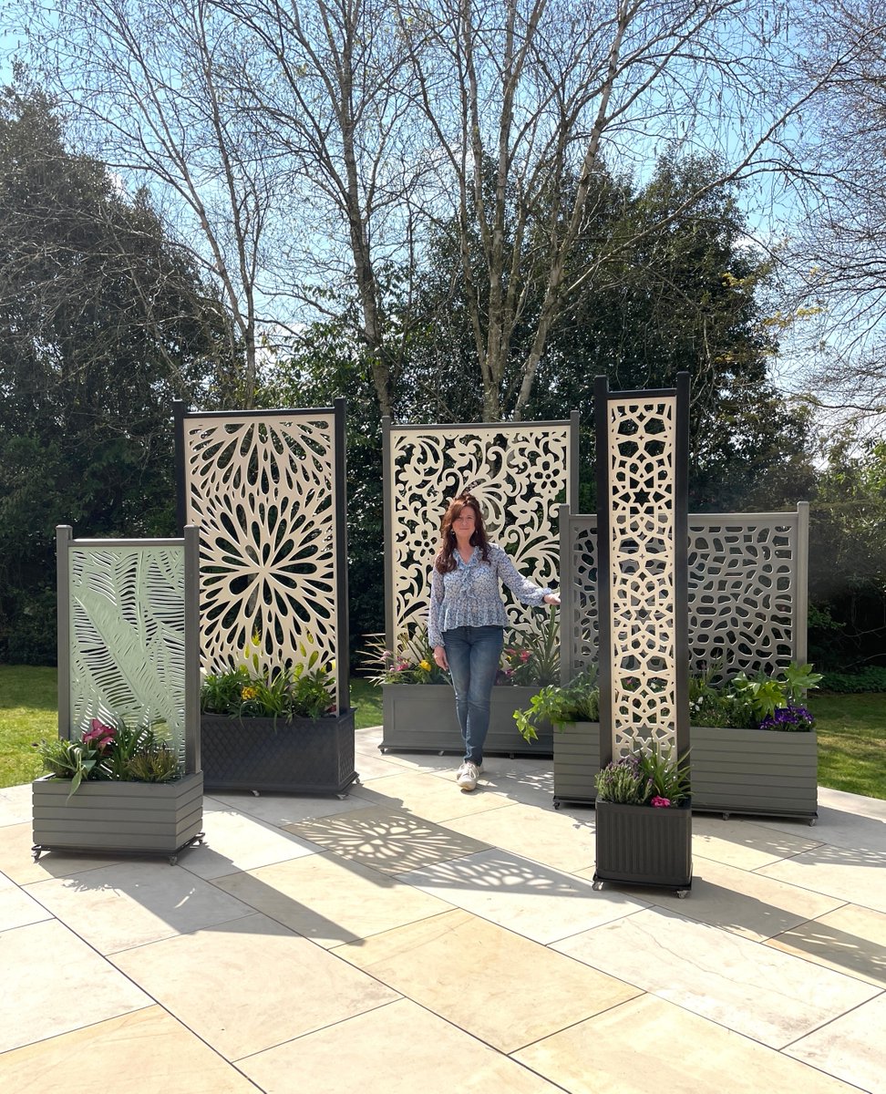 Our Screen Planters are perfect for adding a show-stopping interest to your space whilst also provided extra privacy to any area in your garden.

Available in 5 sizes - there is definitely one for you! (Our lovely model is 5ft 3 for scale - so yes they are pretty tall 😲)