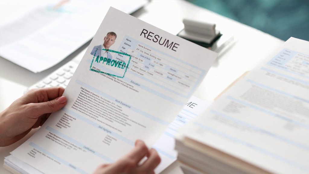 Selecting the resume format that best showcases your skills, experience, and education is one way to stand out in the job search.

Read the full article: Which Resume Format is Right for You
▸ lttr.ai/AA6kk

#ResumeWriting #JobSearch #JobSeeker #ResumeTemplate