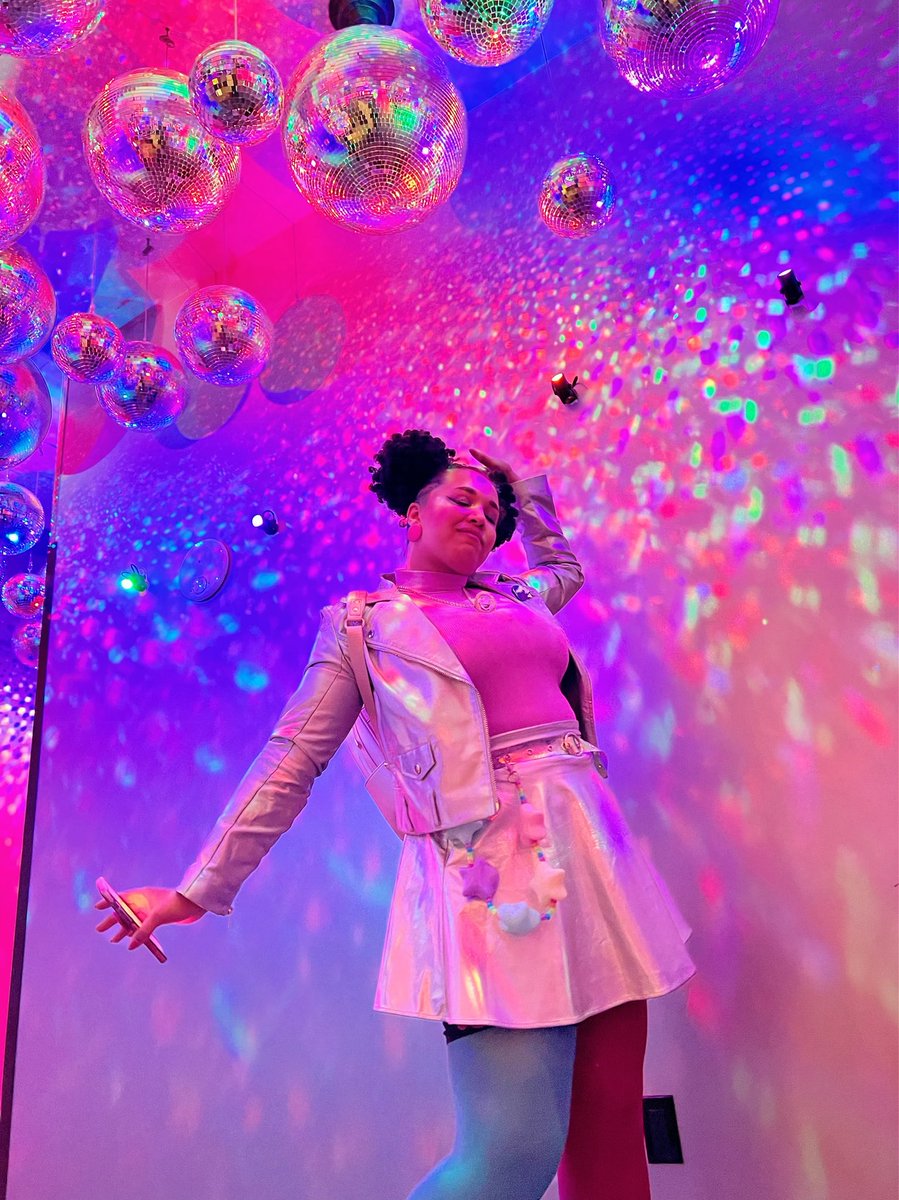 CheyennejazWise's tweet image. Went to the @transfixart exhibit at @resortsworldlv last night and it was SO COOL omgggg 
I feel like my #zenon inspired #ootd fit perfectly! #transfix #lasvegas