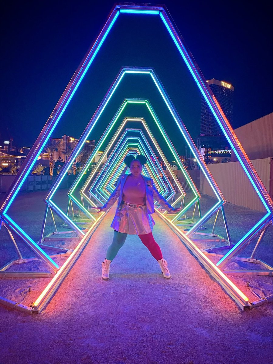 CheyennejazWise's tweet image. Went to the @transfixart exhibit at @resortsworldlv last night and it was SO COOL omgggg 
I feel like my #zenon inspired #ootd fit perfectly! #transfix #lasvegas