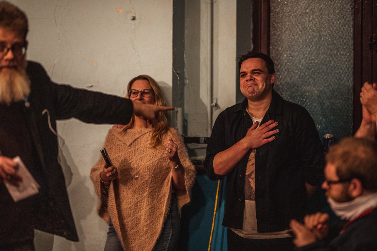 TheLegendthati2's tweet photo. Sunday May 7th 19:30 at the Rising Sun art centre (doors 19:15)
A right royal #poetry contest to see whose poetry is majestic enough for them to be crowned as @dreadingslam champion. So don’t reign yourself back.
Pics by @photocillin
#ReadingReading https://t.co/G7PvxwsQiG