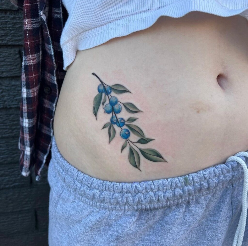 WeirdInkSociety's tweet photo. Some gorgeous and delicate blueberries done by the talented Blu - @tru_blu_tattoos! 😱
.
Blu would love to do some more delicate fruit and floral tattoos, so hit her up for your next one! Click the link in bio to find out how to get on Blu's books!
.
… https://t.co/n8hQ0Ujx8R https://t.co/v9DJEbfhkk