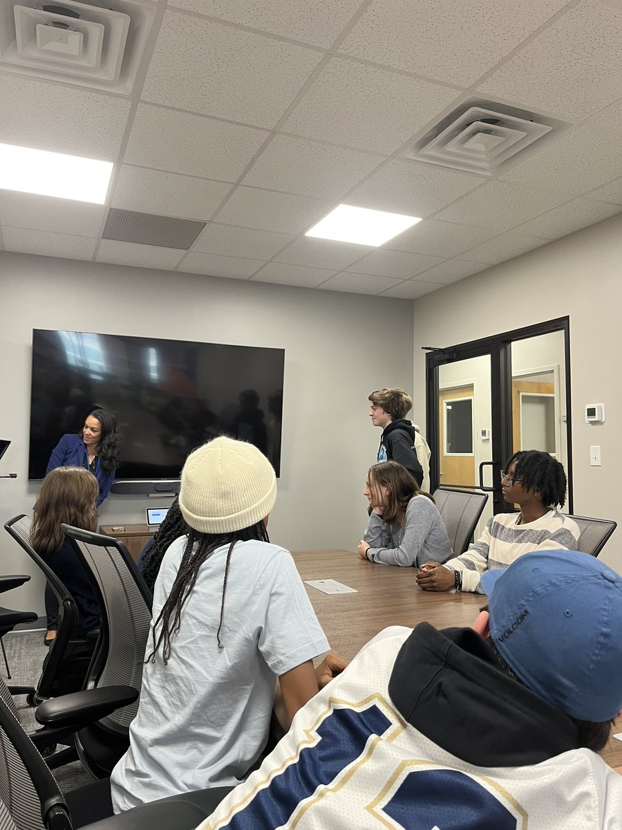 mrskgwilliams's tweet photo. Had the awesome opportunity to head back to my old stomping grounds @CBS6 for @lafayetterams with @GeNienneWithaG, @BillFitzCBS6 , Don as our awesome tour guides; thank you @VAUnion1865 for hosting an wonderful lunch!!! https://t.co/eh8cwzJQCQ