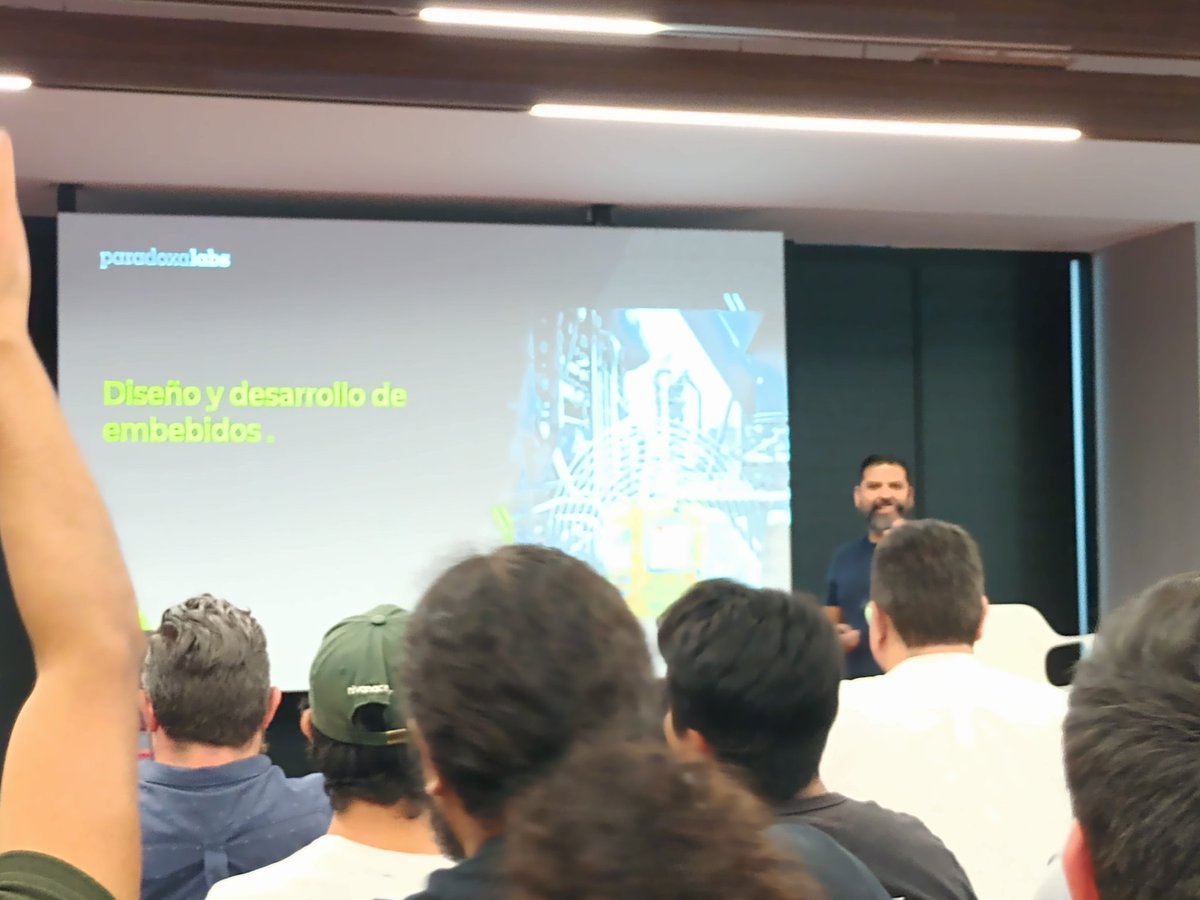 Ya comenzó la charla de @elmundoverdees 🤭

#IoTDay #IoT #Hardware #Guadalajara