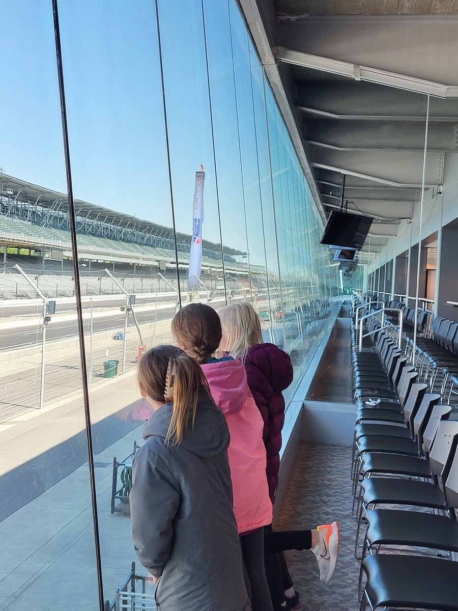 MrsBroviakClass's tweet photo. Thanks @IMS for a great educational experience today! Our 4th graders will remember it for a long time. #SCMustangs https://t.co/k2ADTHQEHM