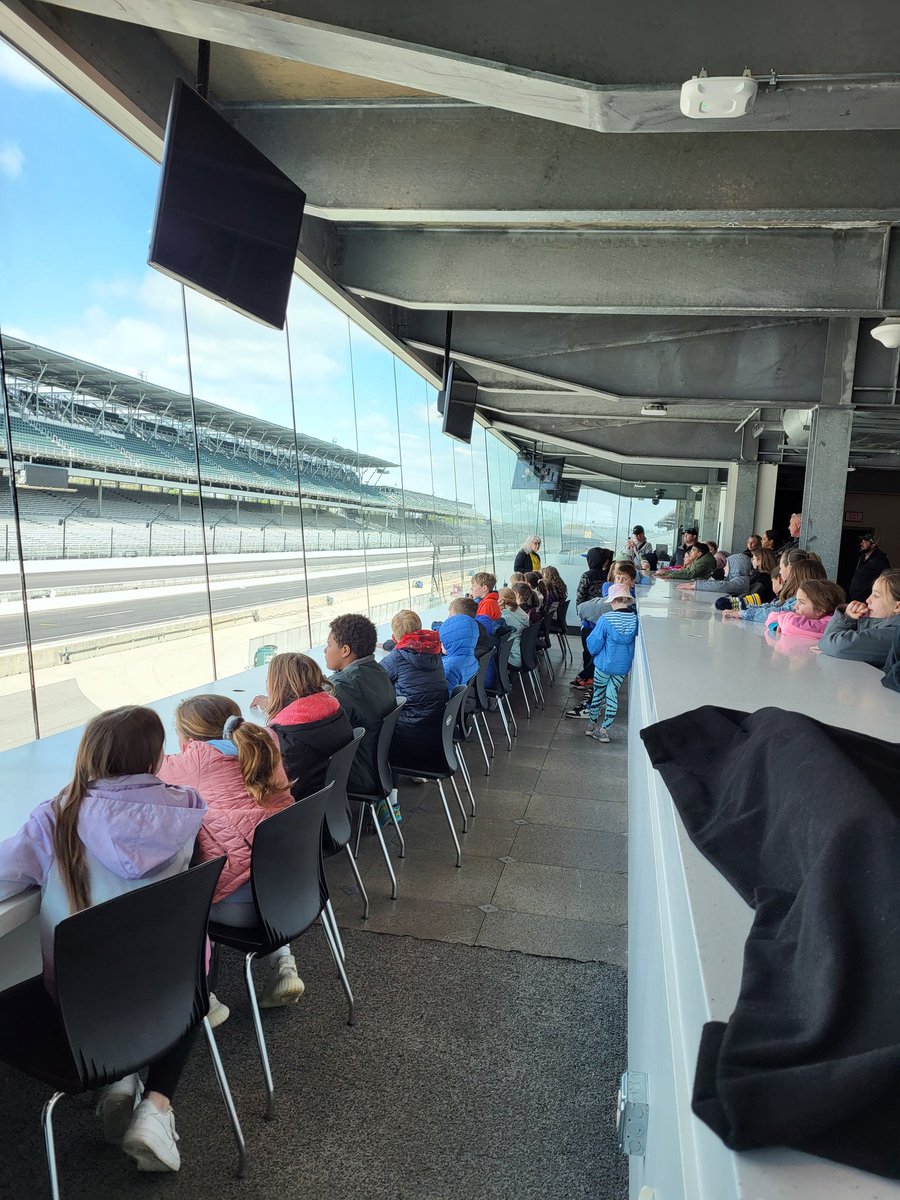 MrsBroviakClass's tweet photo. Thanks @IMS for a great educational experience today! Our 4th graders will remember it for a long time. #SCMustangs https://t.co/k2ADTHQEHM