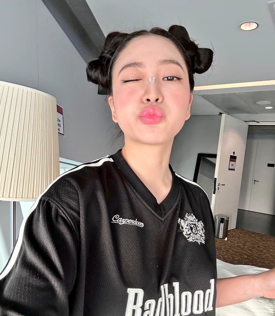 nasigorengnyami's tweet photo. Yeri u'r look so gorgeous, no matter what others say, u'r still good and beautiful My Yeri
Enjoy RV concert with u'r eonni💜 Fighting Yerimie, stay health, stay happy, and stay safe🫰
'Red Velvet 4th Concert: R to V'
#Yeri #RedVelvet #RedVelvetConcert #SMTOWN https://t.co/xKiqBOVEcs