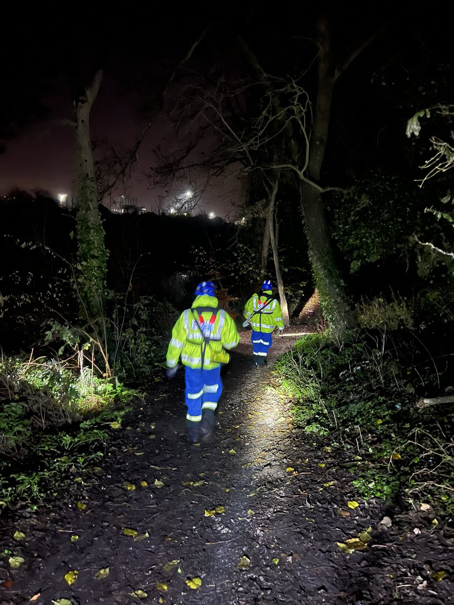 hillheadcg's tweet photo. π 23/4/23 Tasked along with Portsmouth CRT to support @HantsPolice with a high risk missing person search in Gosport. Working with @Gosport18 @GosportPolice @GAFIRS & @davegrahamS025 casualty located by @HMCoastguard & returned safely to family. #teamwork #searchIsAnEmergency https://t.co/AIzuIeavcU