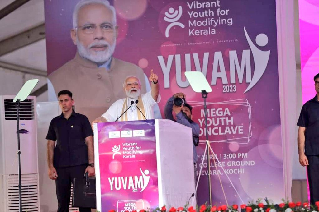 comradarjun's tweet photo. Youths of Kerala was promised Modi will interact &amp; take questions from them. However, this turned out to be a false promise, as audience was not allowed to ask any questions. This was a deceptive ploy to lure students into attending an election speech by teleprompters. #Yuvam2023 https://t.co/q4KvHjDfwo