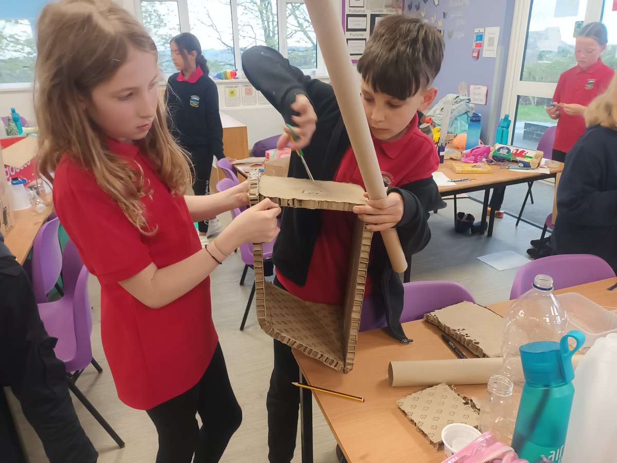 Hendrefoilan's tweet photo. Excellent creations this afternoon for Year 5's new topic launch, "Global goals"! We thought about problems in the world we could solve and invented unique methods to help! #hdfpSciTech #hdfpECC https://t.co/kgoJtqOmii