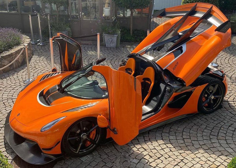 Koenigsegg Jesko Absolut 
The super sports car that reaches over 310 mph (500 km/h).
125 units of the Jesko and Jesko Absolut versions will be built! 🚘
<a href="/choosethemoon/">CHOOSETHEMOON</a> #choosethemoon #koenigseggjesko 
choosethemoon.com/en/blog/new-su…