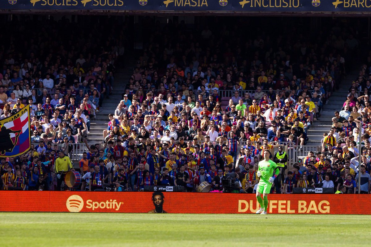 itzbasito's tweet photo. Joeboy’s new single “Duffle Bag” popped up at the Camp Nou with over 97,000 people watching. https://t.co/a56vVX0KhK
