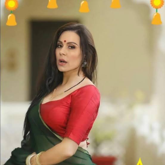 @KendraLust one of the favourite pron star in saree my love kendra lust ❤️❤️❤️ #kendralust #pronstar #sareebeauties