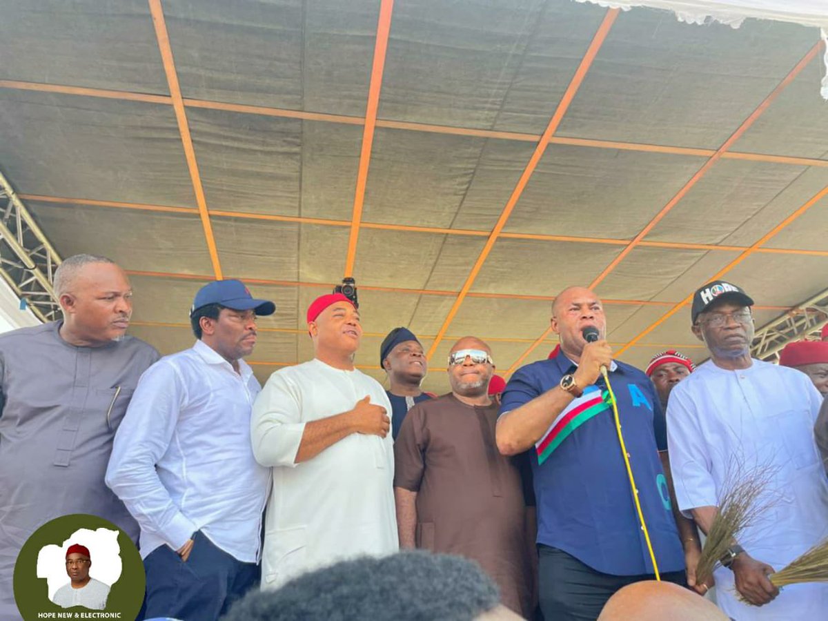 martinokorowu's tweet photo. Uzodimma’s re-election bid gets major boost as 4 outgoing Federal Lawmakers of PDP and APGA extraction with their supporters empties into the APC. Governor Uzodimma was at the Ndubuisi Kanu Square to receive them today, 24th April, 2023. #HopeInImo https://t.co/GWSuSLgSQQ