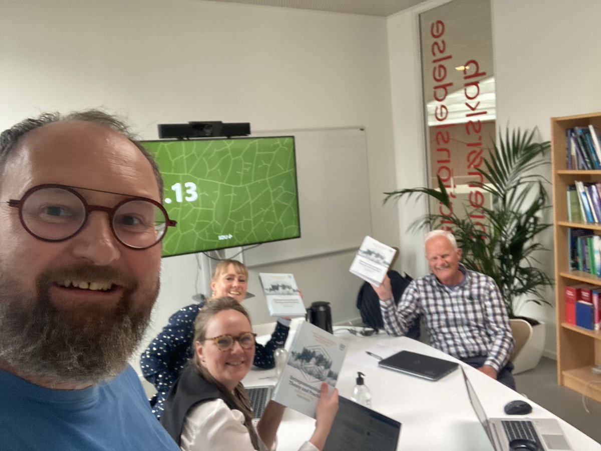 First preliminary meeting preparing the 4th edition of our international textbook “Entrepreneurship Theory and Practice - Paradoxes in Play” at Edward Elgar Publishing. Expected publication date: 2025. @IER_SDU @SAMF_SDU