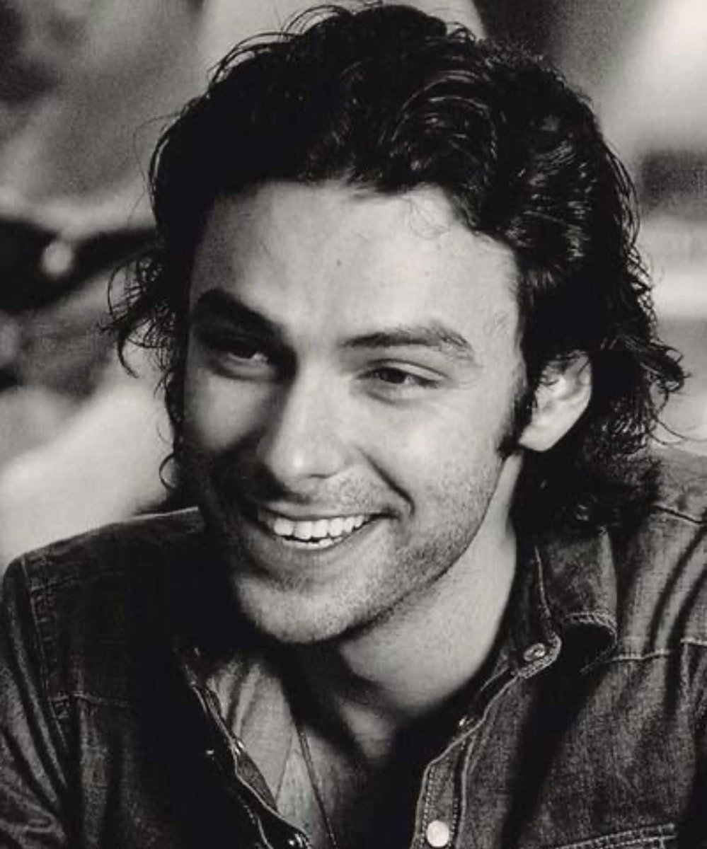 Happy new week and happy #MitchellMonday everyone. #AidanTurner #AidanCrew #BeingHumanUK. Have a good day. (Photo credit to owner) 🤍🖤