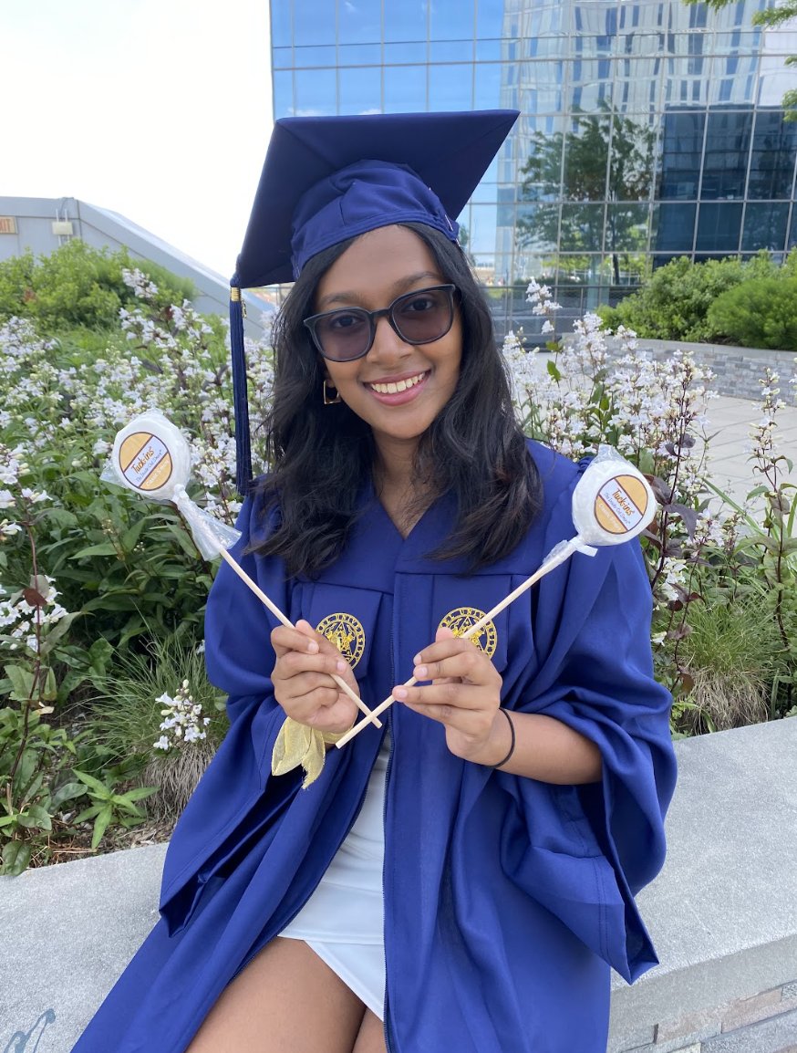 Tuck-ins are the BEST addition for your upcoming graduation party! Get your graduate's photo, their school colors, and more printed on our custom labels!😊🙌🍫🎓

#graduation2023 #graduationgifts #graduates #gradparty #party #partydessert #smores #smoresstation #smallbusiness