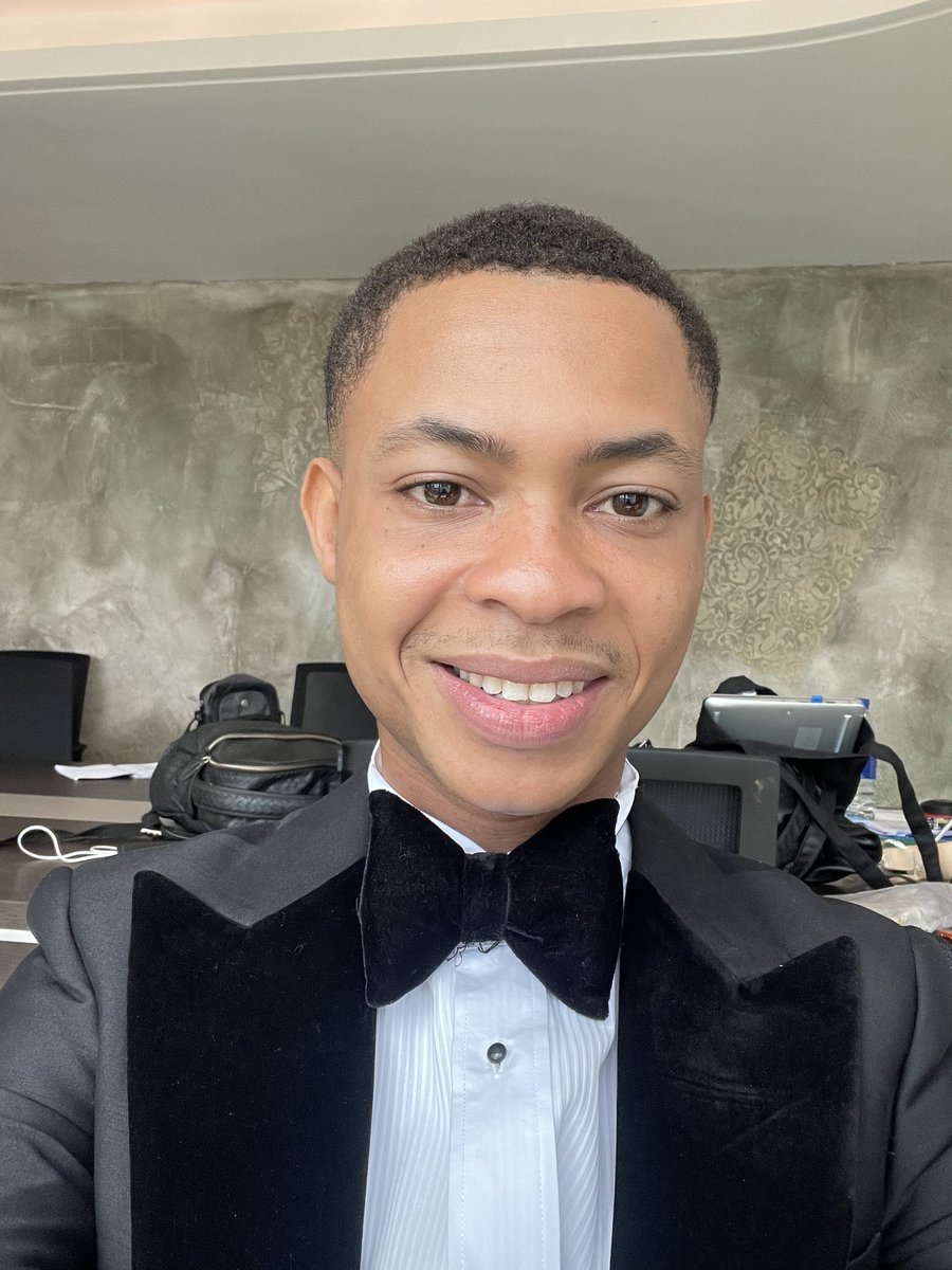 Emeneks's tweet image. Manifesting a skincare brand deal 🙏🏼🤲🏻