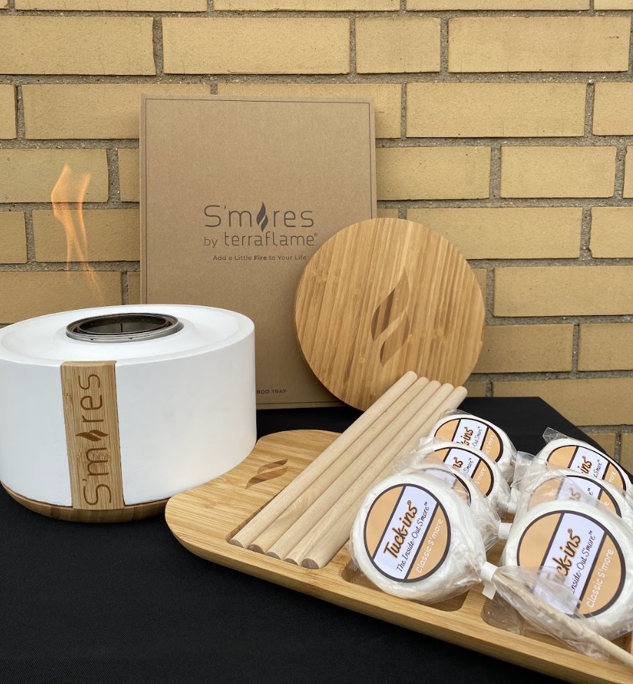 The perfect s'mores set up!😍😍😍
#smores #tuckins #chocolate #smallbusiness #campfire #camping #familyfun #activitiesforkids #spring #summer #firepit #bonfire #summerdesserts #snacks #snacktime #easydessert #dessertinspo #foodie #yum