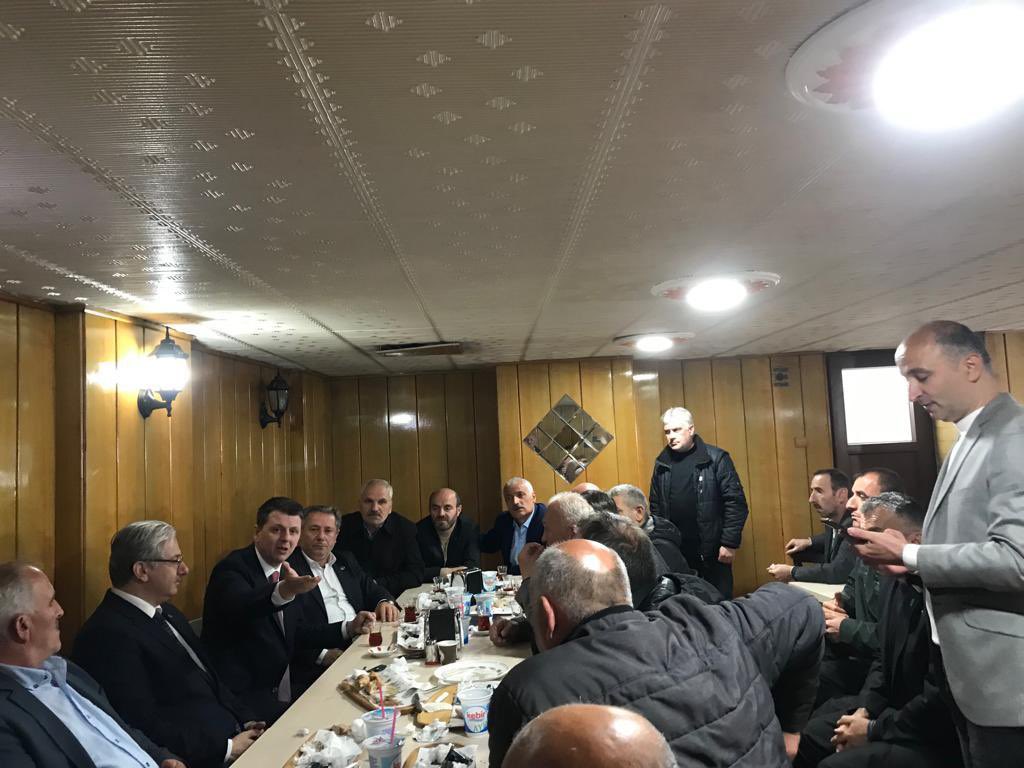 Vakfıkebir ziyaretlerimiz kapsamında kıymetli muhtarlarımız ile buluşarak fikir alışverişinde bulunduk. 

Elbette Olur Birlikte Olur diyerek tüm muhtarlarımıza teşekkürlerimi iletiyorum.