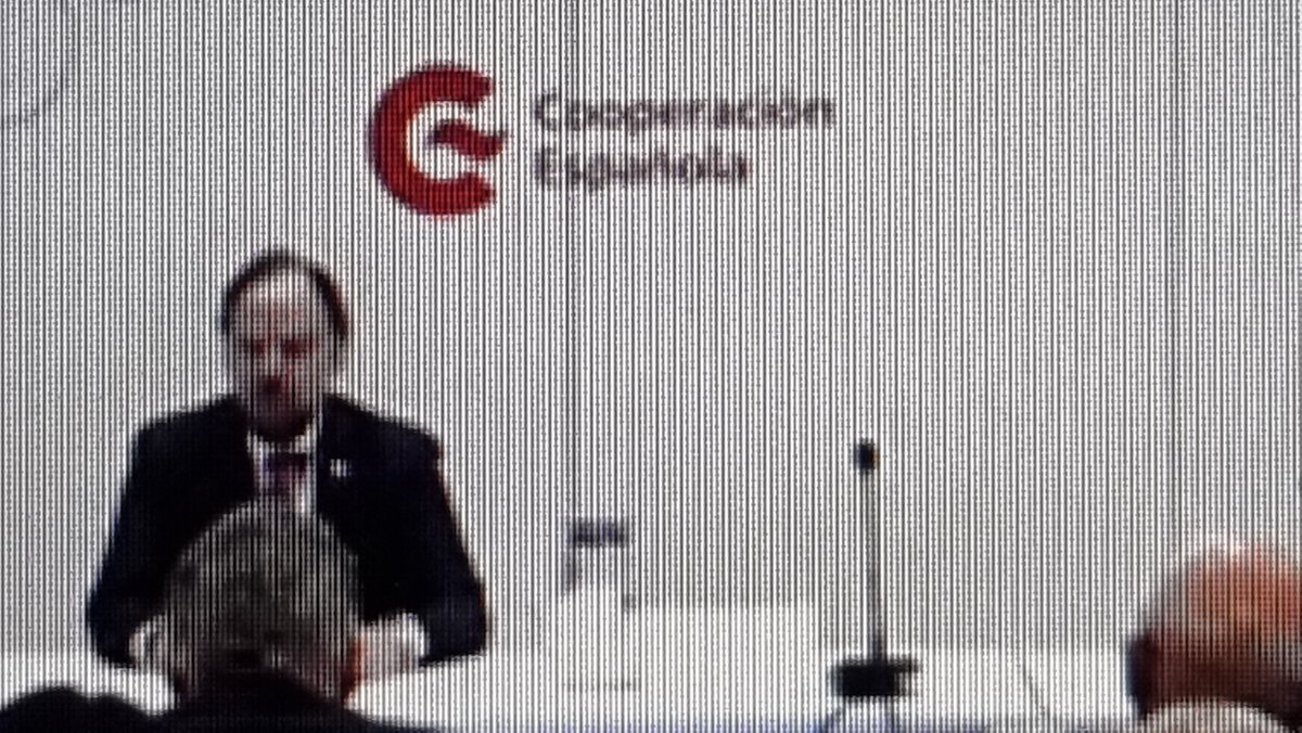 Carlos Quenan (@carlosaquenan) on Twitter photo En Foro del Conocimiento intervención d Rector <a href="/rosellaiquel/">Rafael Rosell Aiquel</a> Pr de FAP ALCUE, iniciativa bottom-up d la ComunidadAcadémicaBirregional p/ avanzar hacia el Espacio Común d Educación Superior que <a href="/idameriques/">Institut des Amériques</a> socio estratégico d <a href="/eulacfoundation/">EU-LAC Foundation</a> sostiene e impulsa desde hace 10 años En Foro del Conocimiento intervención d Rector <a href="/rosellaiquel/">Rafael Rosell Aiquel</a> Pr de FAP ALCUE, iniciativa bottom-up d la ComunidadAcadémicaBirregional p/ avanzar hacia el Espacio Común d Educación Superior que <a href="/idameriques/">Institut des Amériques</a> socio estratégico d <a href="/eulacfoundation/">EU-LAC Foundation</a> sostiene e impulsa desde hace 10 años