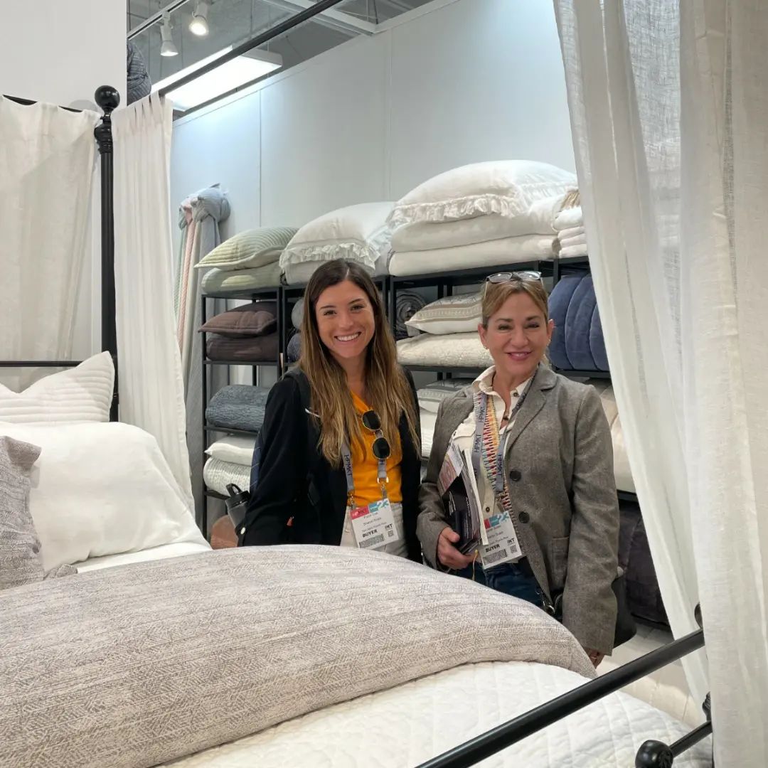 orchidsluxhome's tweet image. Everyone at @HPMarketNews  is in love with our stunning bedding and furniture collections🌟! Come on over to Suites at Market Square G1019 to savor High Point&apos;s most heavenly designs!
..
#orchidsamerica #hpmkt #designonhpmkt