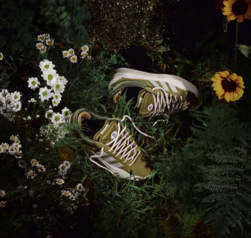 Esta es la nueva colaboración de #BadBunny con #Adidas.
“Bad Bunny Campus Wild Moss” a la venta a partir del 19 de abril y con un precio de $160.00