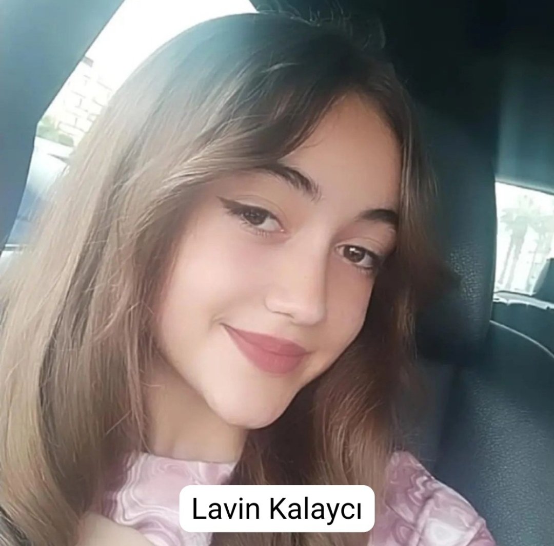 Güzel çocuklarımızı ve kaybettiğimiz insanları ezberletene kadar buradayız.

Bu ipek saçlı, güzel yüzlü kızın adı Lavin Kalaycı ve ben size onun hikayesini anlatacağım çünkü hikayesi anlatılan bir insan yaşamaya devam eder.

Lavin, 10 Mart 2009’da dünyaya geldi. Evet, bugün