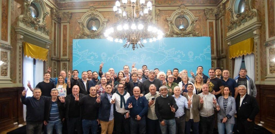 Notitrans's tweet photo. Hoy el #FrenteSindical, encabezado por Pablo Moyano, y con la presencia de varios dirigentes gremiales como el aeronavegante @JuanPabloBrey, Marcelo Pariente #ASIMM, @Gracielastv #STVyARA, entre otros, tuvo un encuentro con el Gob. de la Prov. de Bs. As. @Kicillofok. https://t.co/v3gmytzBdu