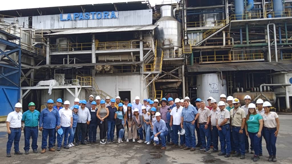 celsof64's tweet photo. Carora no se podía despedir de mejor manera. Visita institucional de @FEDEAGRODIGITAL al @C_LaPastora impresionante visitar el central cómo desde la producción primaria de caña la convertimos en azúcar alimento indispensable en la dieta del venezolano. https://t.co/itv9xnu3bV