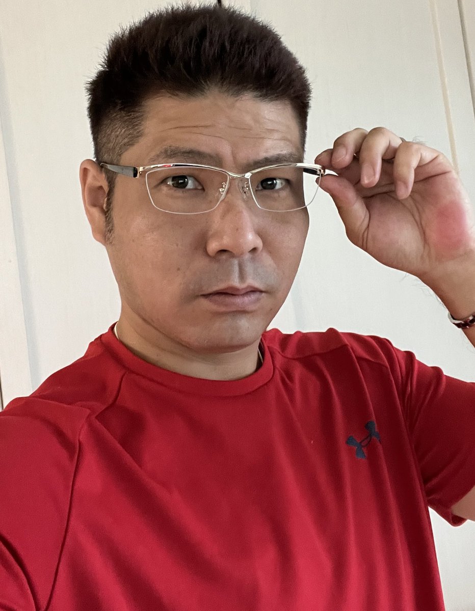 kokoromanpapa's tweet photo. おっはよー！^_^

10年ぶりにメガネ買いましたw

嫁のが良すぎて俺も
レンズダイレクトさんでネットで購入😁
めっちゃ安かったので
度付きで色つきも買う予定！！！

何色がいいと思う？？
コメントして欲しい😭

んで俺メガネ似合ってる？？🥹

#レンズダイレクト #LensDirect
#メガネ男子 https://t.co/M64xCufEKJ