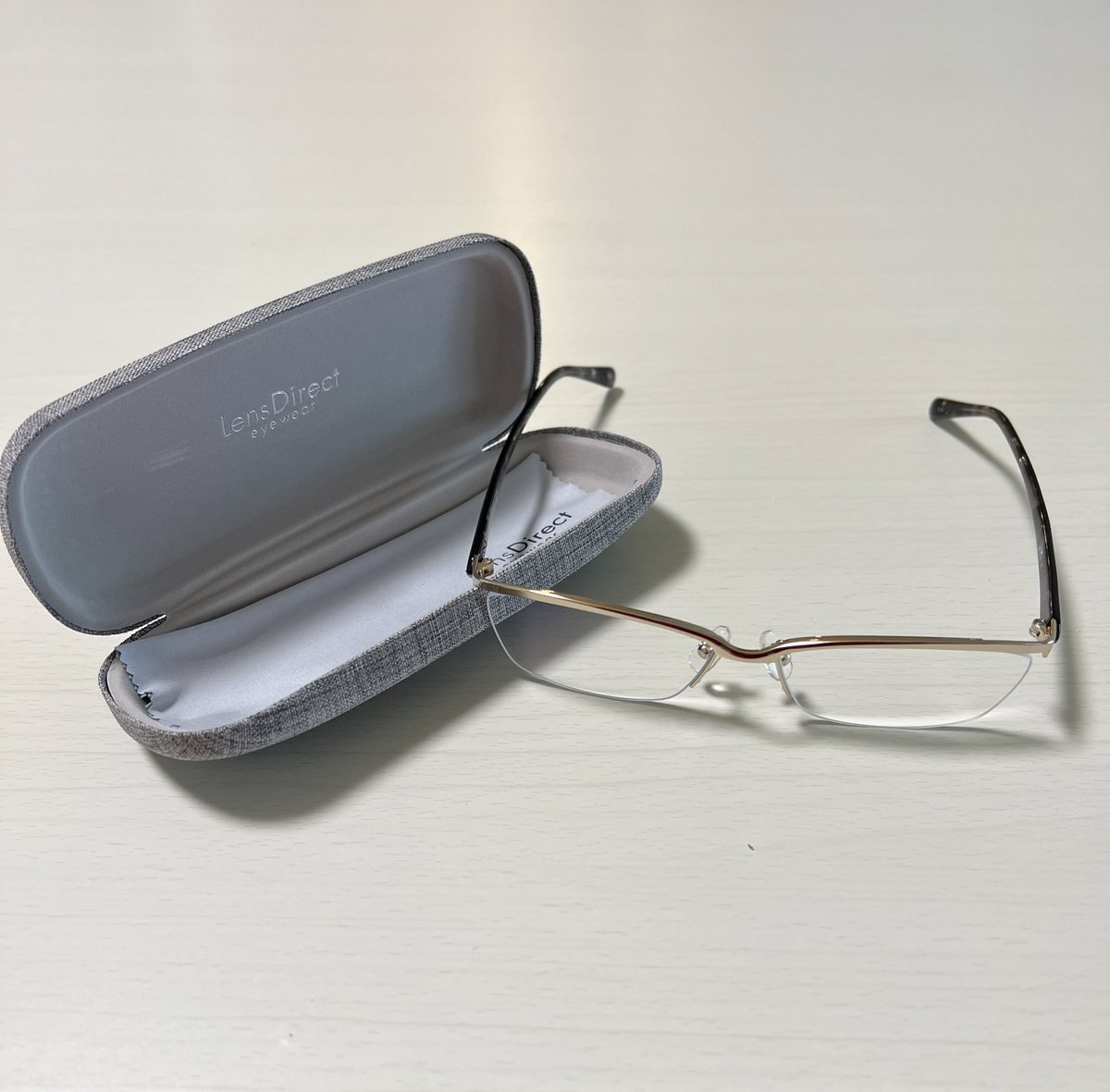 kokoromanpapa's tweet photo. おっはよー！^_^

10年ぶりにメガネ買いましたw

嫁のが良すぎて俺も
レンズダイレクトさんでネットで購入😁
めっちゃ安かったので
度付きで色つきも買う予定！！！

何色がいいと思う？？
コメントして欲しい😭

んで俺メガネ似合ってる？？🥹

#レンズダイレクト #LensDirect
#メガネ男子 https://t.co/M64xCufEKJ
