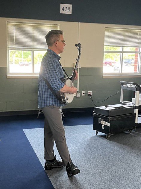 IsaacsECS's tweet image. Isaacs staff was treated to a Joyous Professional Development today with the one and only, Jim Gill. May there always be Jim Gill. #wearepandaproud #PISDPoweredbyLearning #maytherealwaysbesunshine