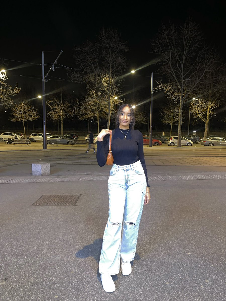 invcessible_'s tweet photo. Style basic hein https://t.co/whslfkHyWs