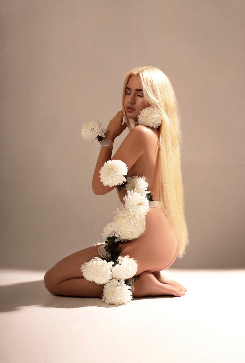 lena5h's tweet photo. Who wants to m eet Daenerys?
#GameOfThrones #dateminneapolis #datenyc #datenashville #datememphis #datemontana #datedenver #datehouston #dateaustin #datephoenix #dateboston #datechicago #datescottsdale #dateboca #datetysons https://t.co/kubLwc9yQH