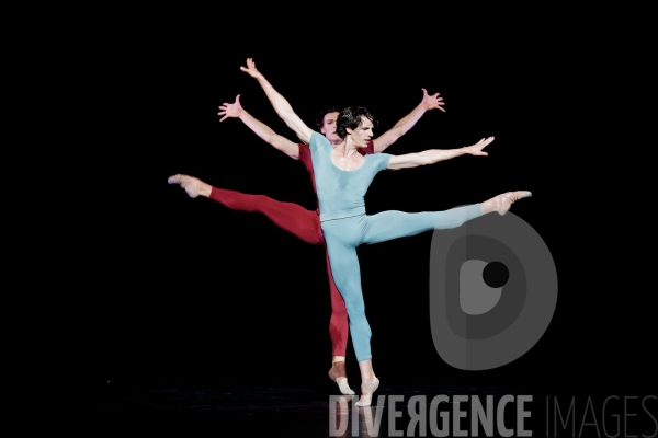 DivergencePhoto's tweet photo. Le chant du compagnon errant  /  Béjart  /   /  Ballet de l'Opéra... #photo  © Agathe POUPENEY https://t.co/dWKEIqChsF
