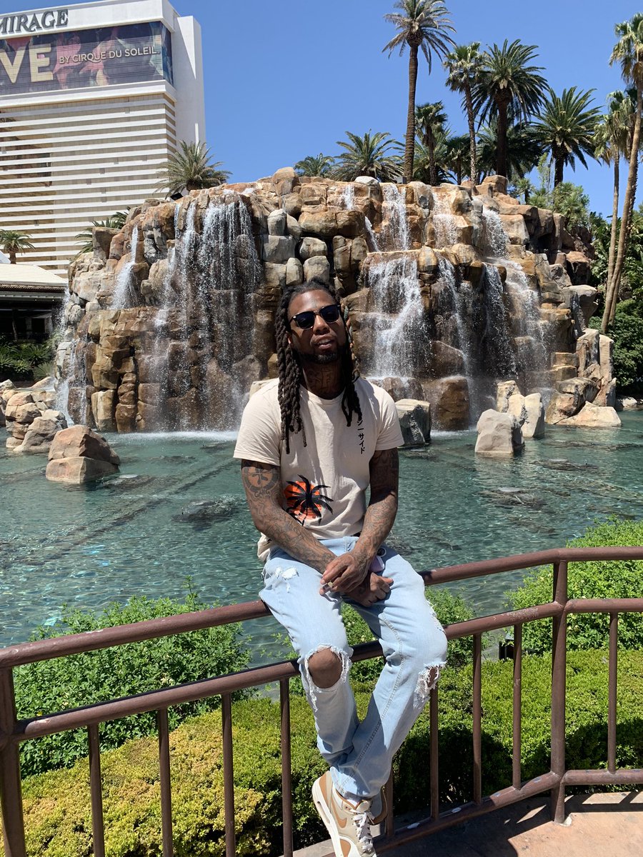 GflHotthead's tweet photo. Viva Las Vegas https://t.co/3beQNj5wsf