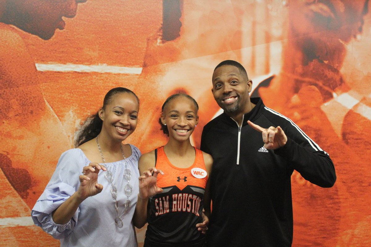 lovejayda2023's tweet photo. Bearkats?? 🧡🖤 #trackandfield #shsu https://t.co/9WlDHcmQ9b